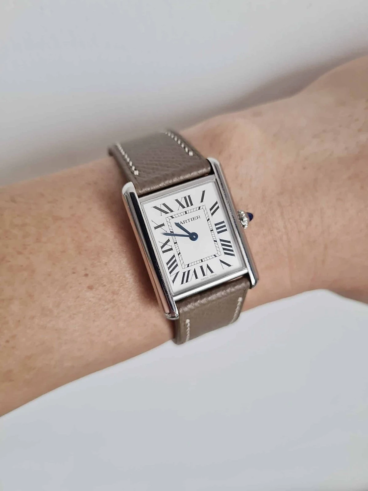 Часы Cartier Tank Must