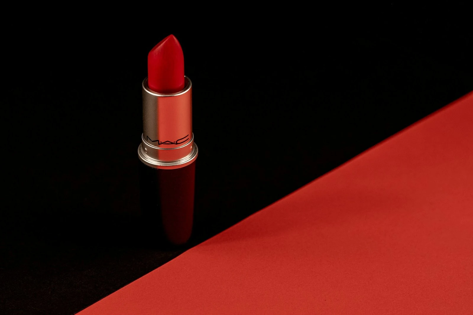 Помада MAC Ruby Woo