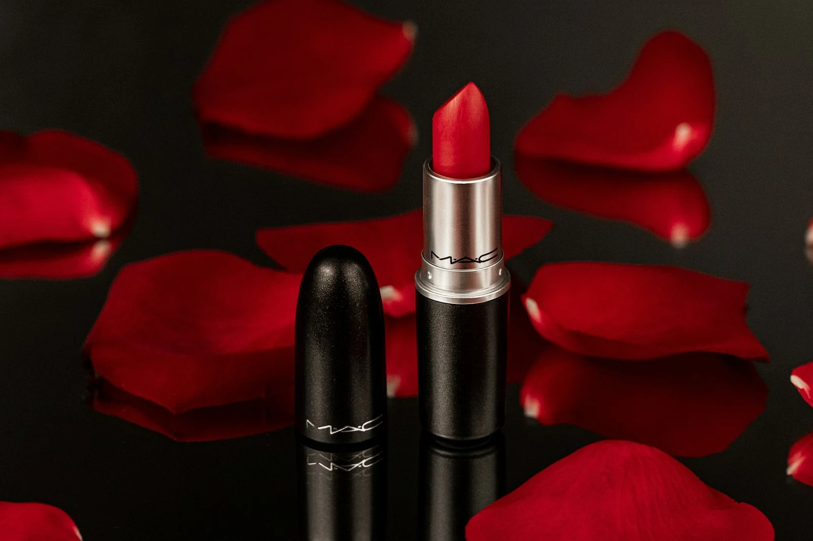 Помада MAC Ruby Woo