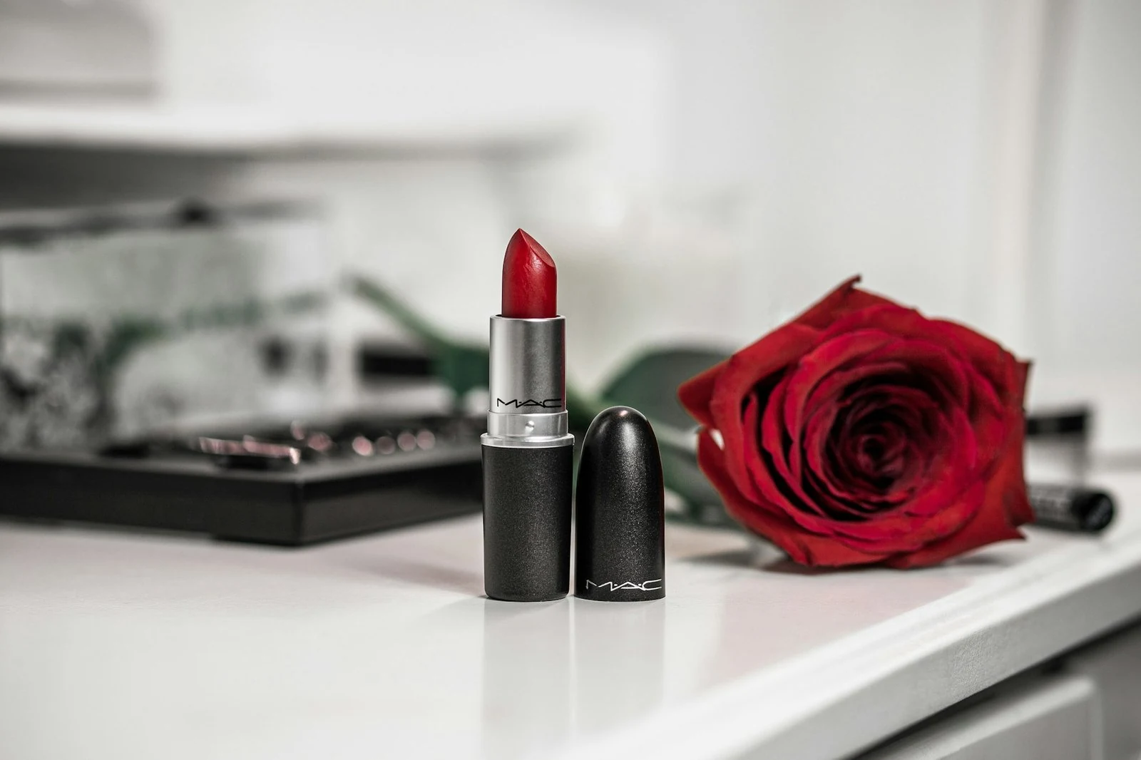 Помада MAC Ruby Woo